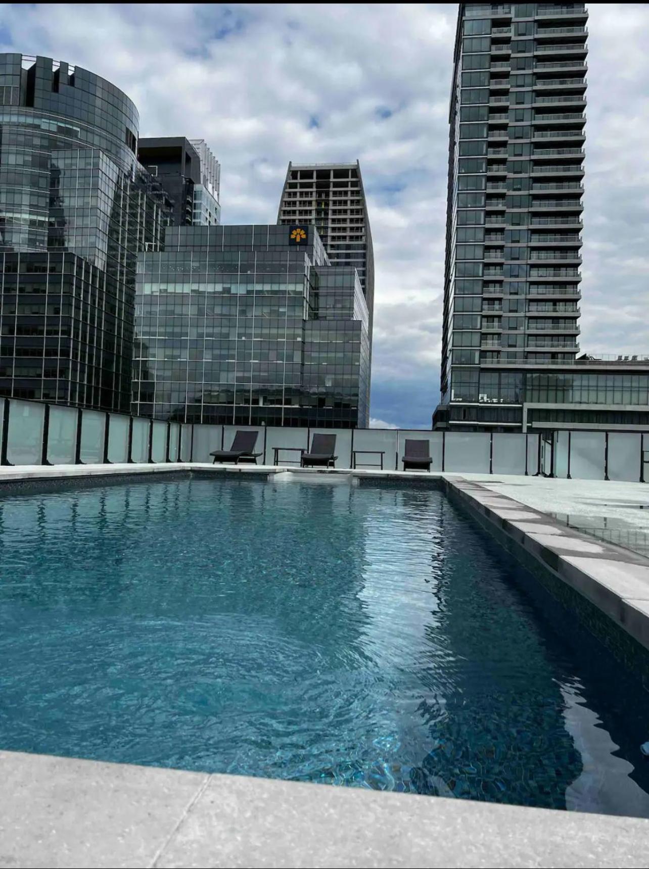 Condo In The Heart Of Downtown Montreal Bagian luar foto