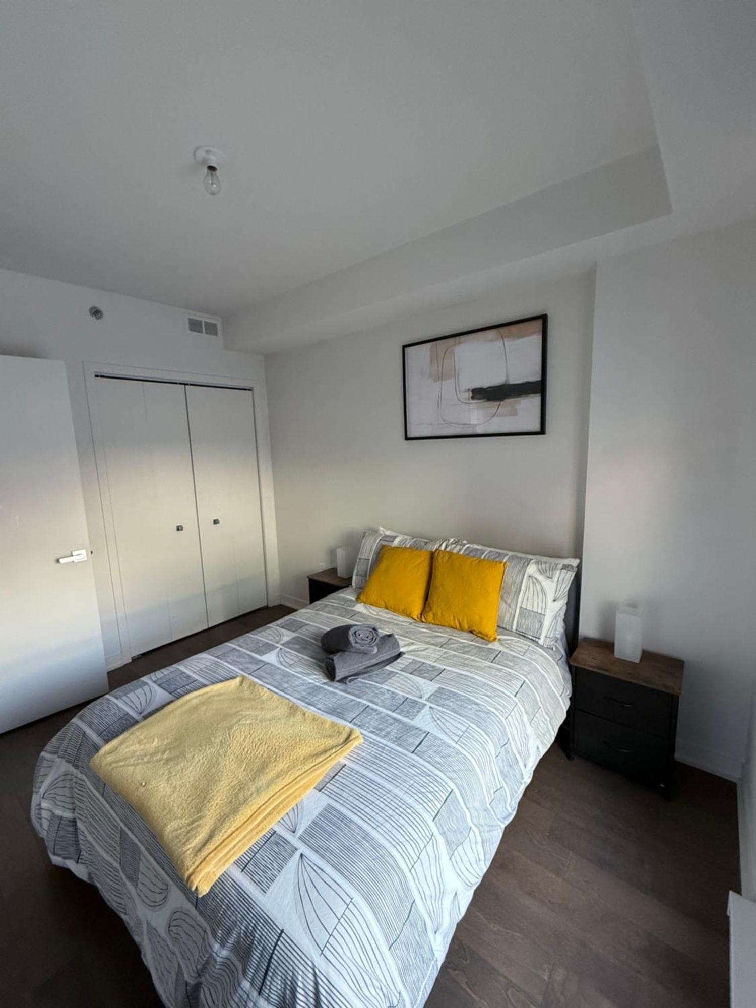 Condo In The Heart Of Downtown Montreal Bagian luar foto