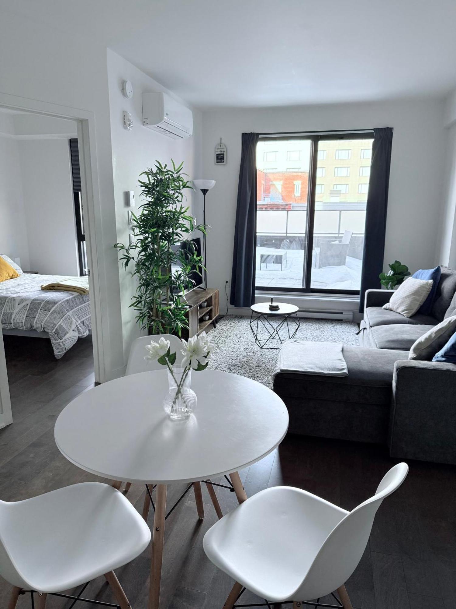 Condo In The Heart Of Downtown Montreal Bagian luar foto